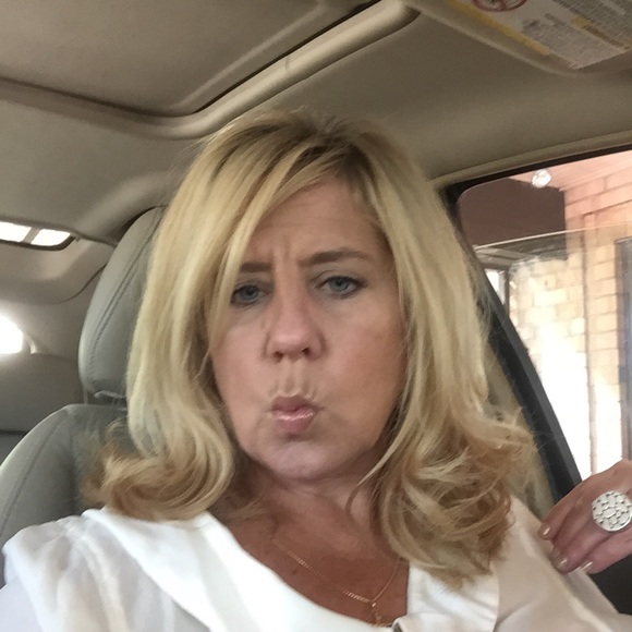 Meet your Posher, Lisa - Picture 2 of 8